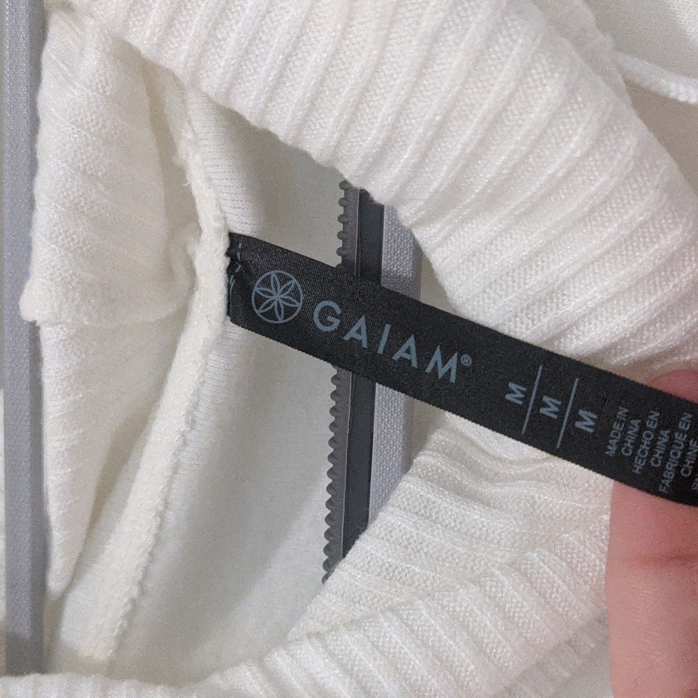 Gaiam women's White size medium sweatshirt with pockets - Picture 4 of 4